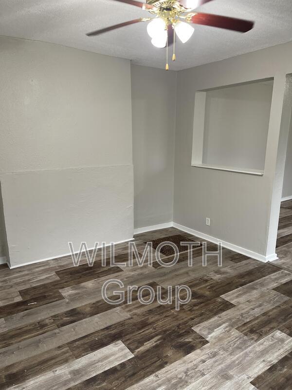 Building Photo - 3704 E New York St