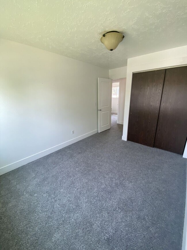 Foto del edificio - Now Leasing! 3 Weeks Free | 4 Bed, 1.5 Bat...