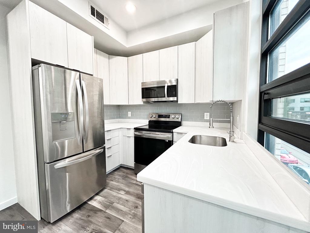 Foto principal - 506 H St NE