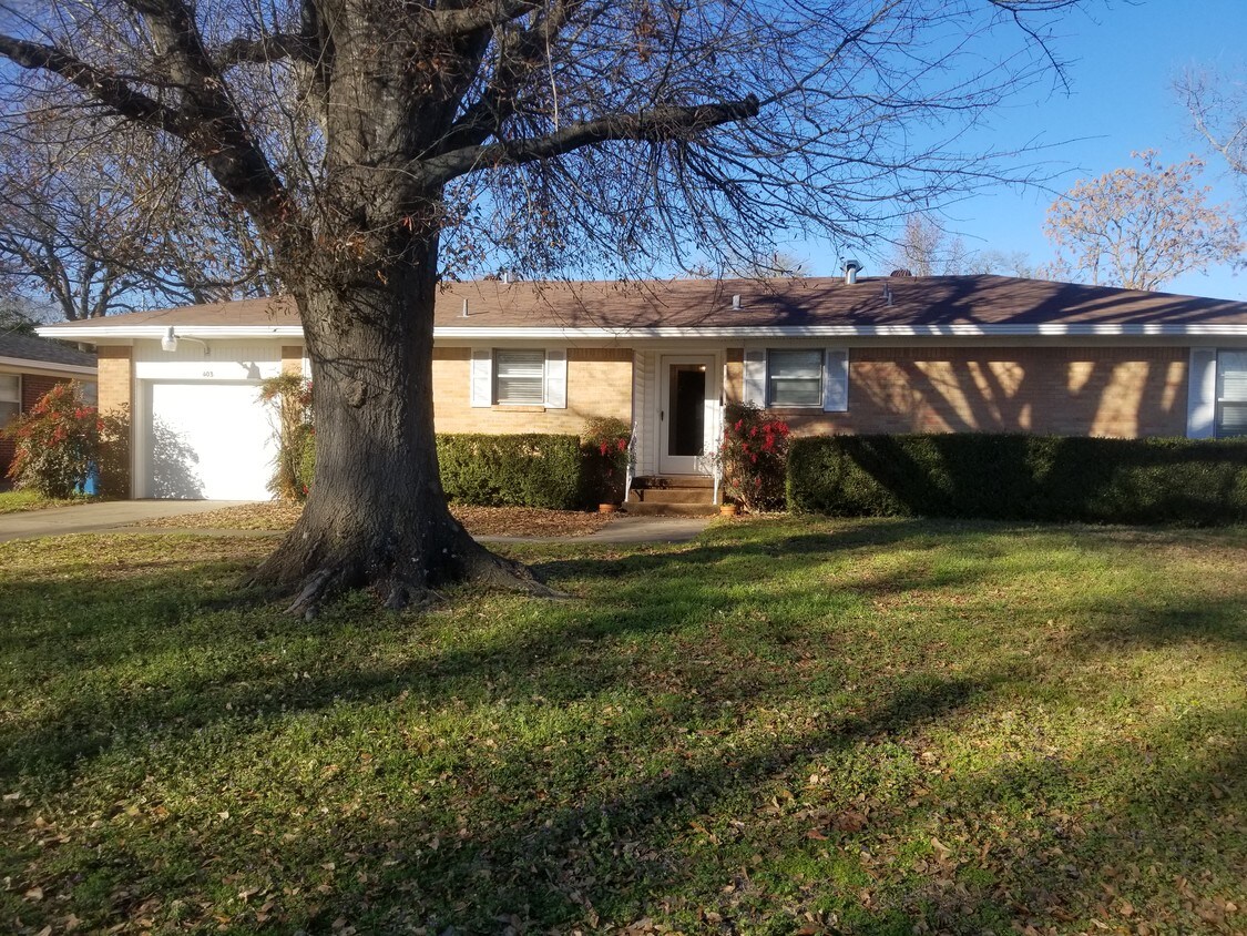 403 W Carolanne Blvd, Marshall, TX 75672 House for Rent in Marshall