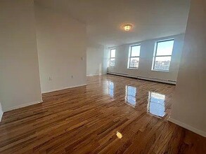 Building Photo - 1348 Sheridan Ave