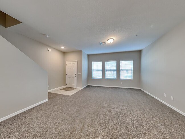 Building Photo - 3202 Azolla St