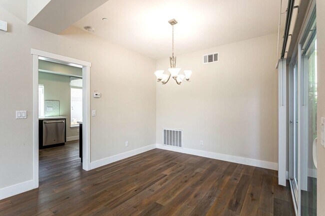 Foto del edificio - 3033 Homestead Rd