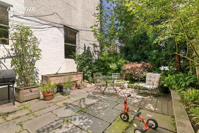 Building Photo - 503 11th St