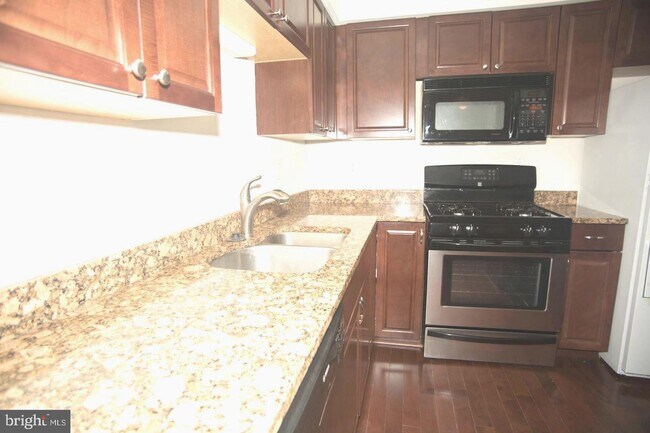 Building Photo - 23013 Potomac Hill Square