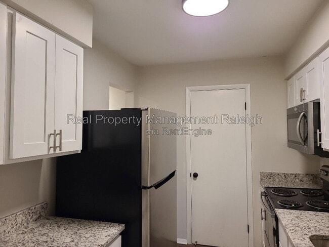 Building Photo - 1004 Sandlin Pl