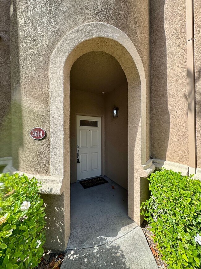 Foto del edificio - 5350 Dunlay Dr