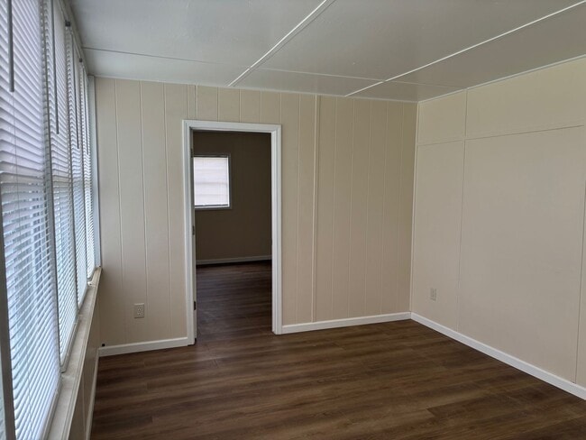 Building Photo - 2-3 BED, 1.5 BATH MOBILE HOME LOCATED IN D...