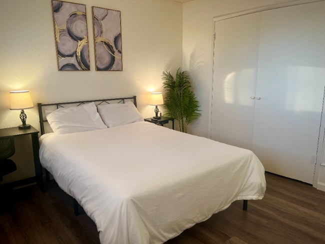 Building Photo - 7327 Sovereign Ct