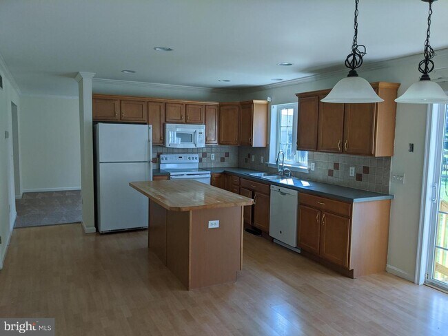 Building Photo - 156 Meadow Ridge Pkwy