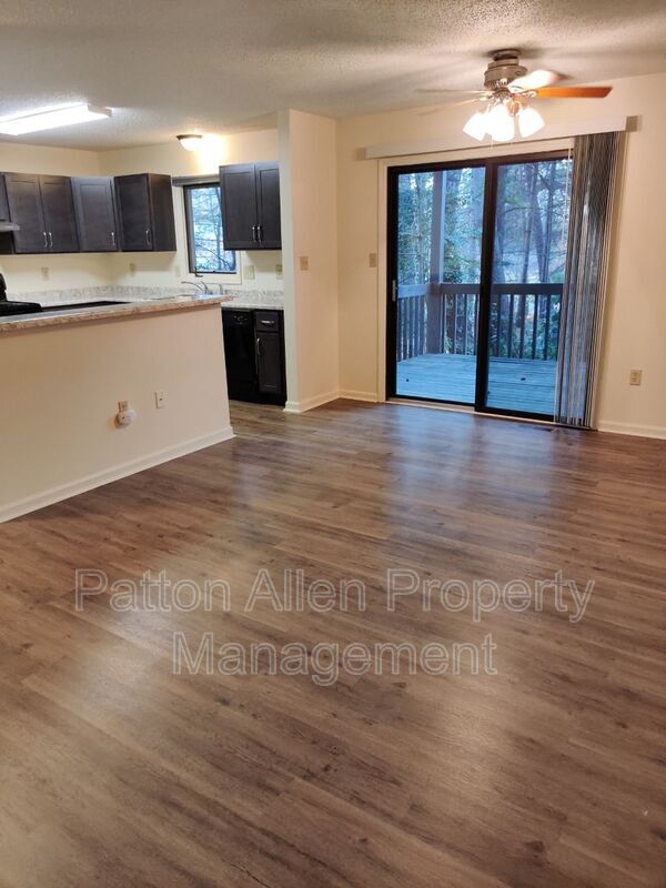 Foto del edificio - 112 Glenn Bridge Rd