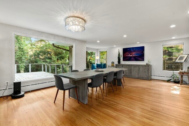 Building Photo - 20 Follen St