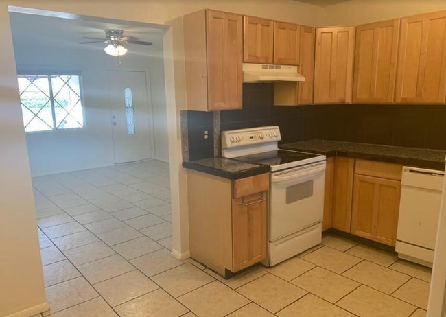 Foto del edificio - 2715 E Glenrosa Ave