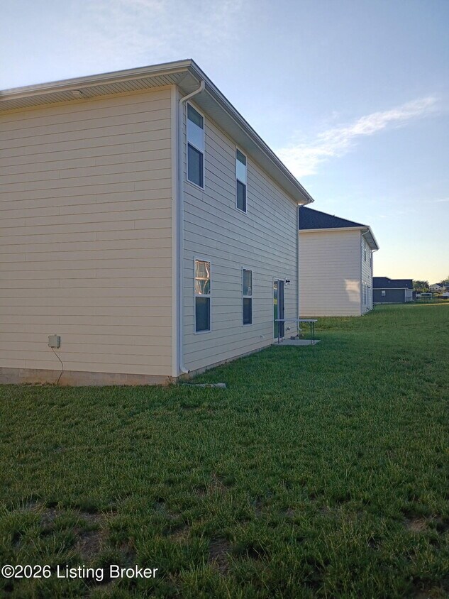 Building Photo - 105 Elegance Wy
