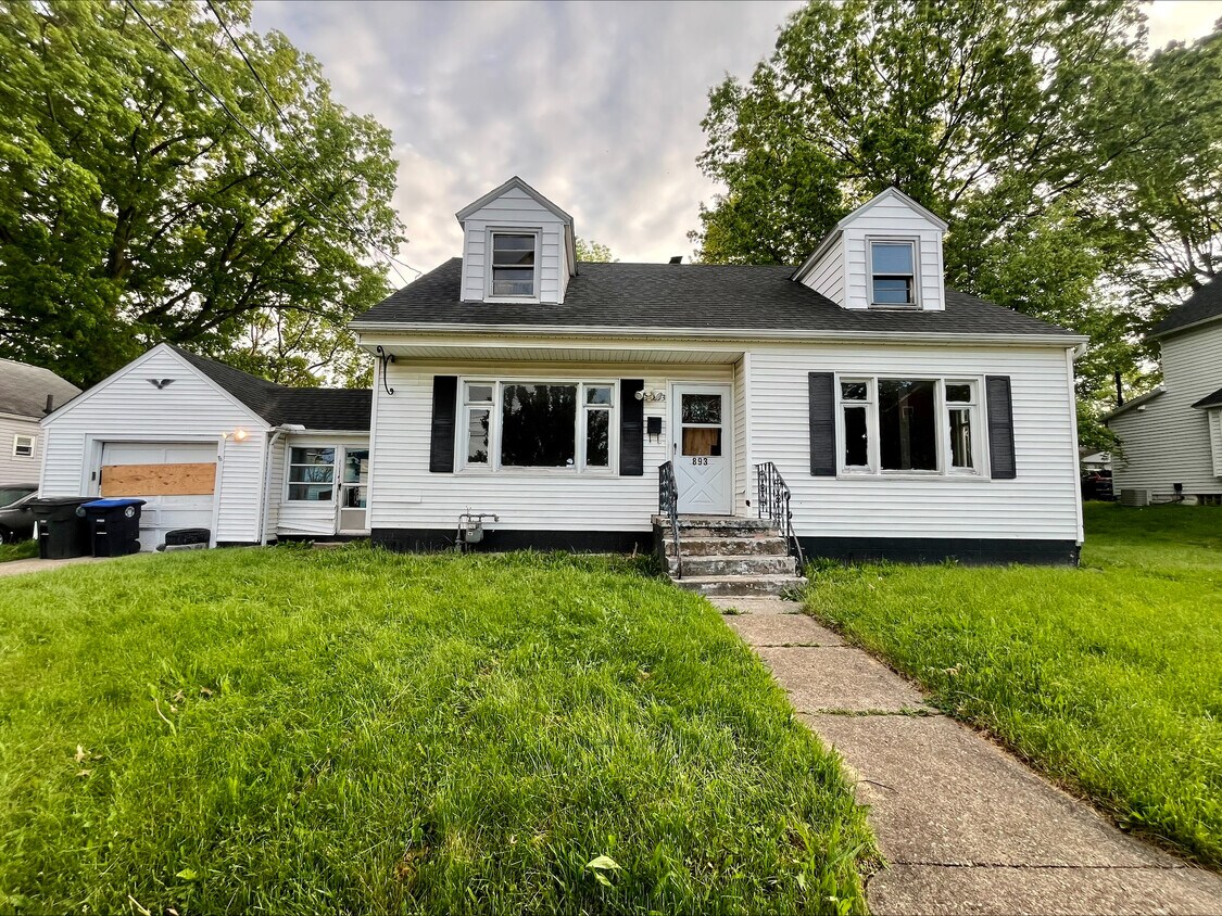 Foto principal - 893 Redfern Ave
