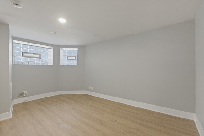 Building Photo - 3716 N Racine Ave