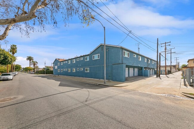 Building Photo - 1495 Peterson Ave