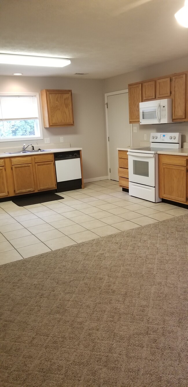 Building Photo - 302 N Ferne Clyffe Rd