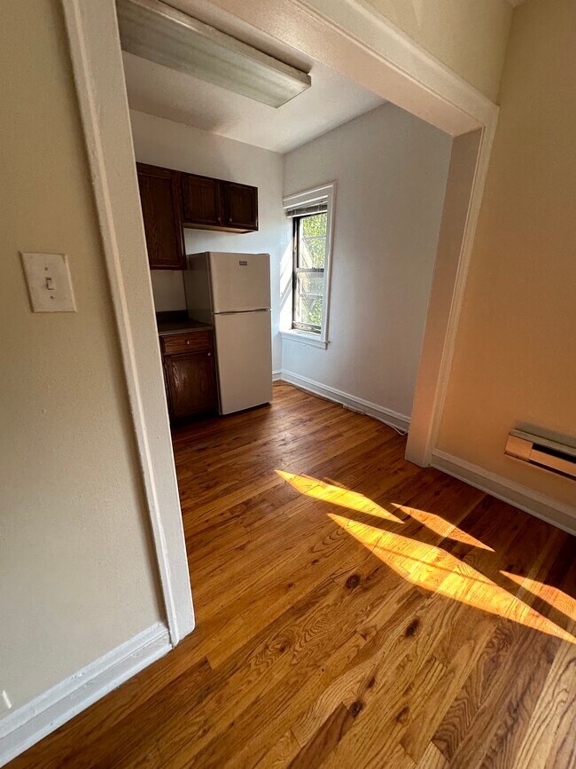 Foto del edificio - 556 W Wellington Ave