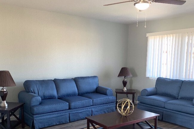 Building Photo - 404 S Waverly Ln