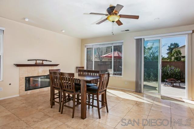 Foto del edificio - 657 Oakwood Creek Pl
