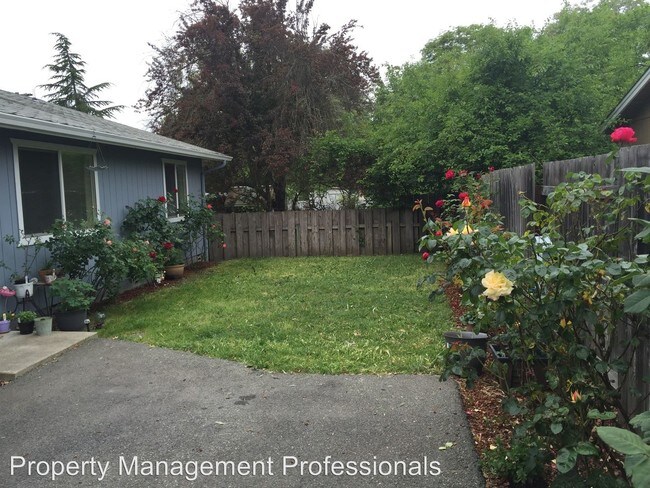 Building Photo - 3 br, 2 bath House - 1099 SW G Street