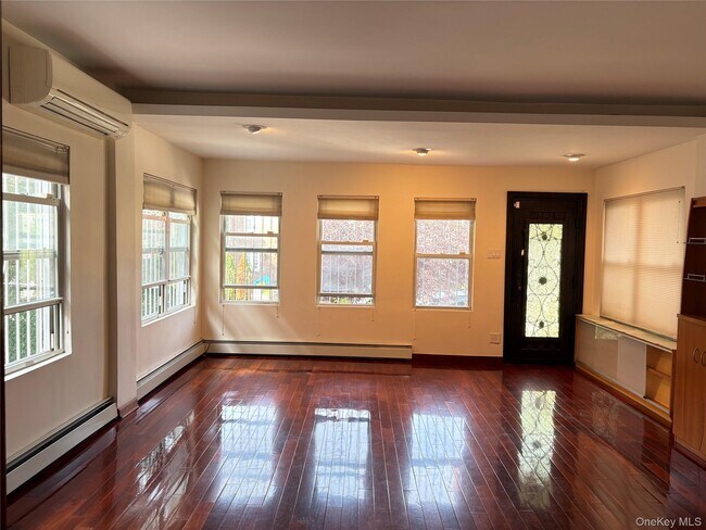 Foto del edificio - 51-15 Bowne St