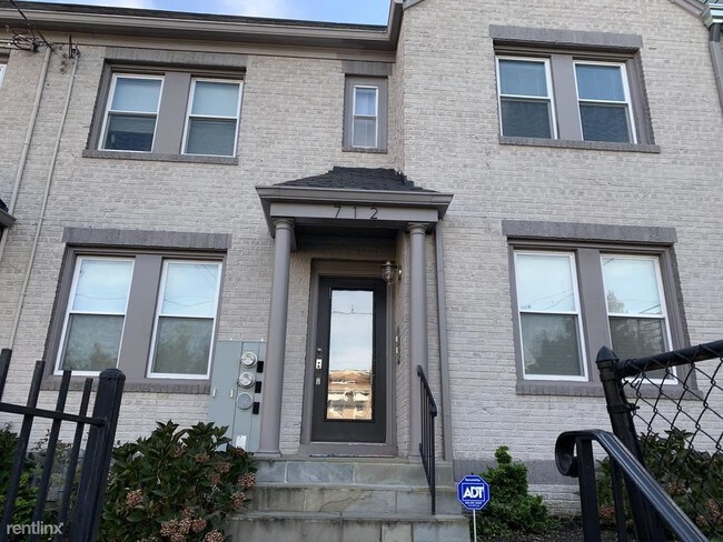 Building Photo - 712 Shepherd Rd NW