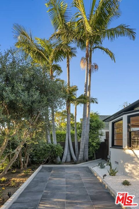 Foto del edificio - 362 Westbourne Dr