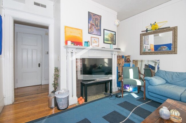 Photo - 2Br/1Bth, Available Sep. 1, 2026. Great for a rommate students. MUST SEE!! House