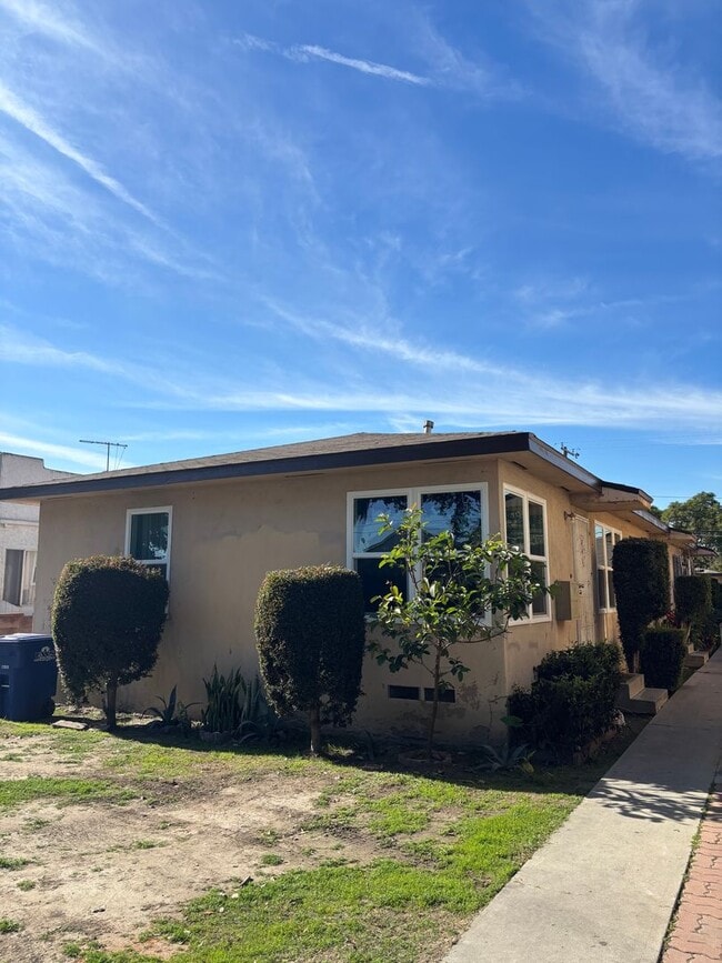 Building Photo - 8933 Elizabeth Ave