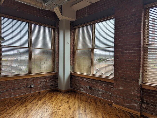 Foto del edificio - 325 Lafayette St