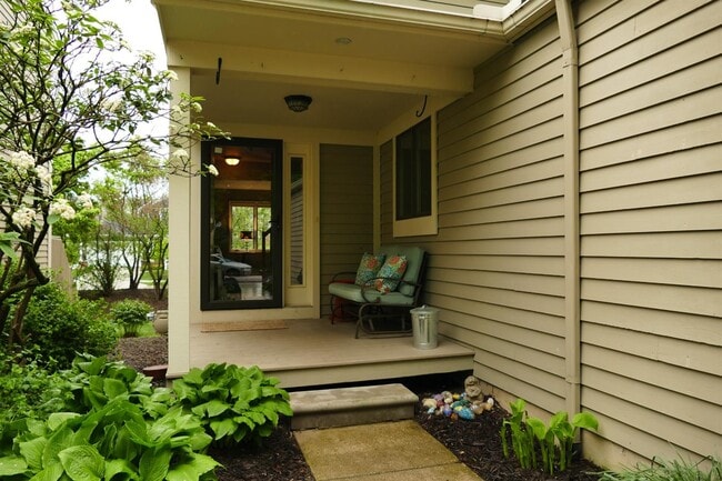 Building Photo - 611 Woodcreek Cir