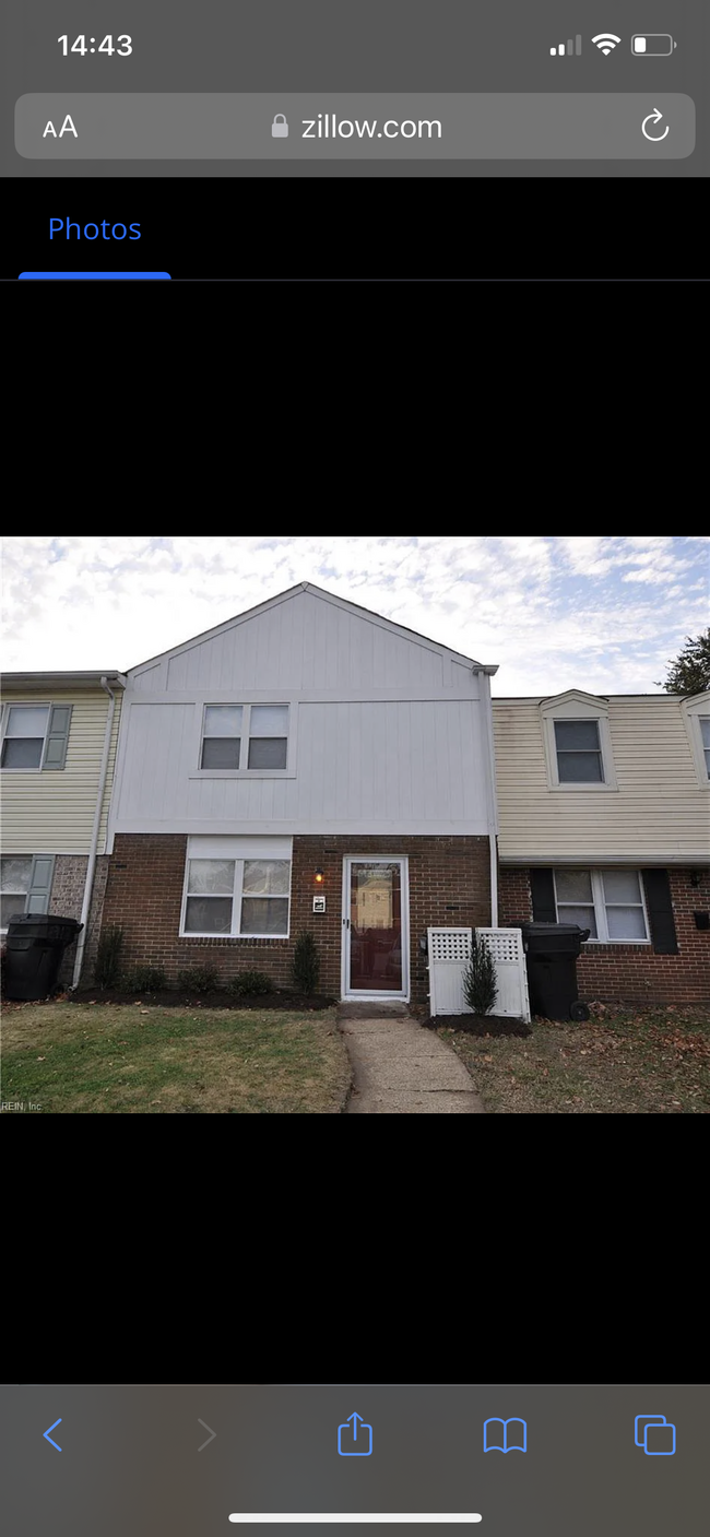 Building Photo - 815 S Buckingham Ct