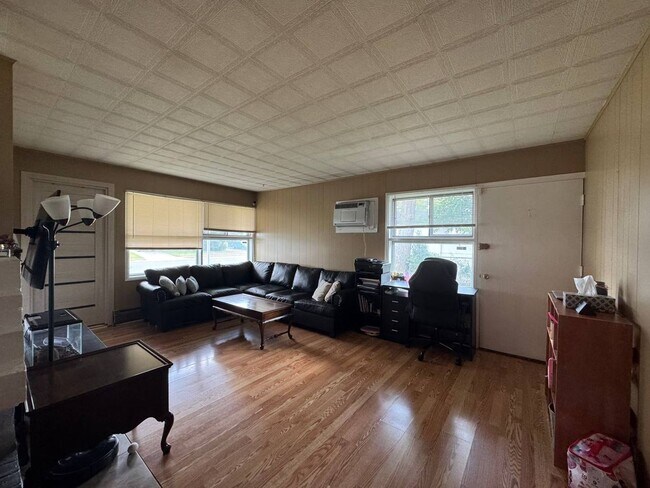 Building Photo - Stunning 3-Bed Single Family Home in Levit...