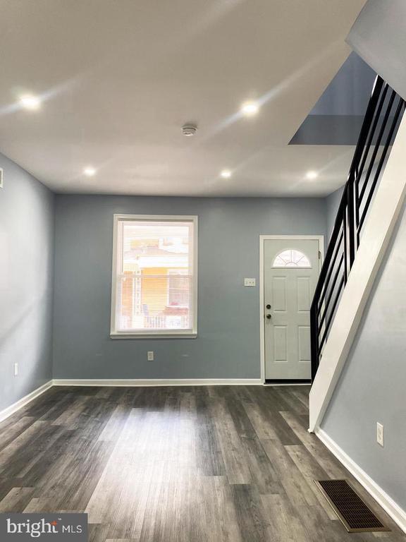 Building Photo - 655 E Wensley St