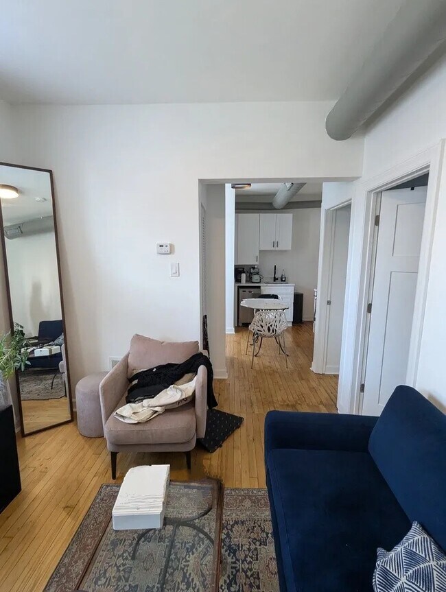 Foto del edificio - 1362 N Bosworth Ave
