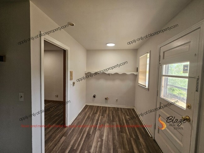 Building Photo - Hamlet Charming