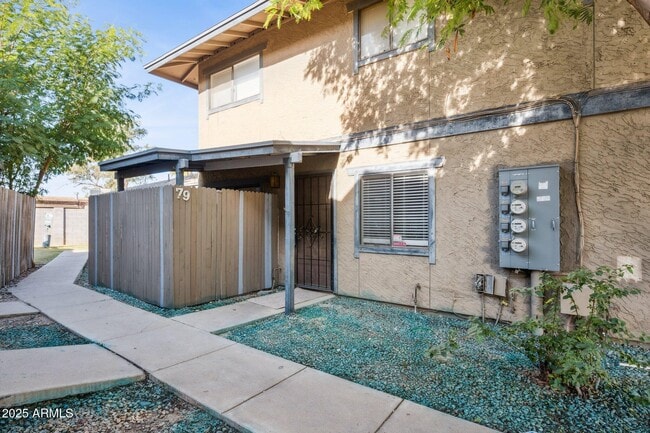 Building Photo - 286 W Palomino Dr