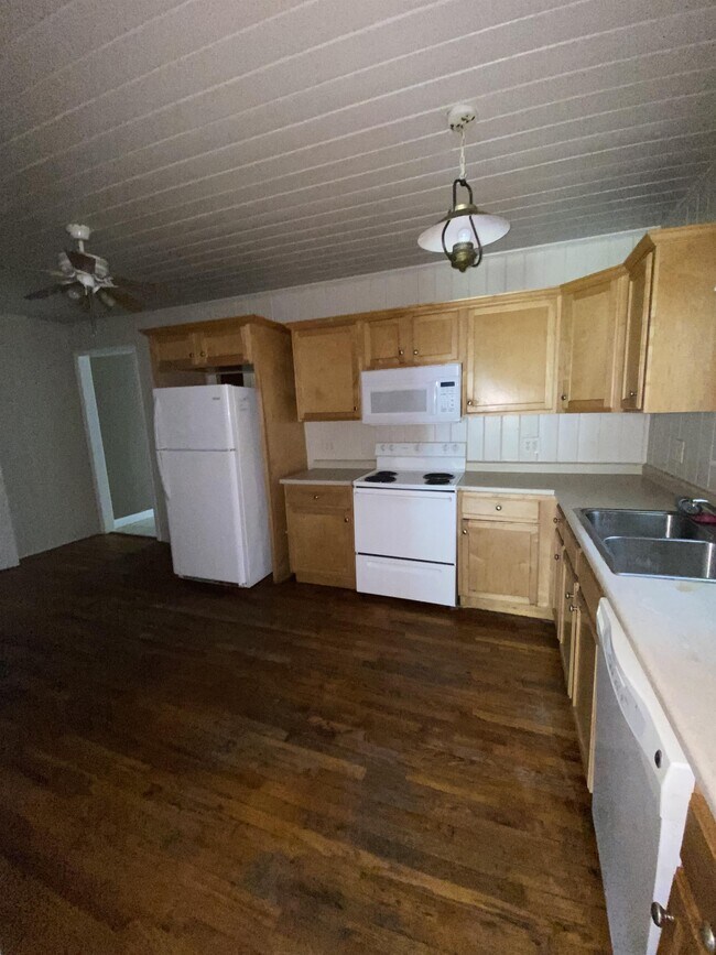 Foto del edificio - 328 Rogers Ave