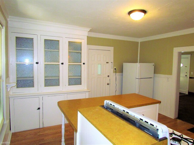 Building Photo - 1345 Lafayette Ave NE