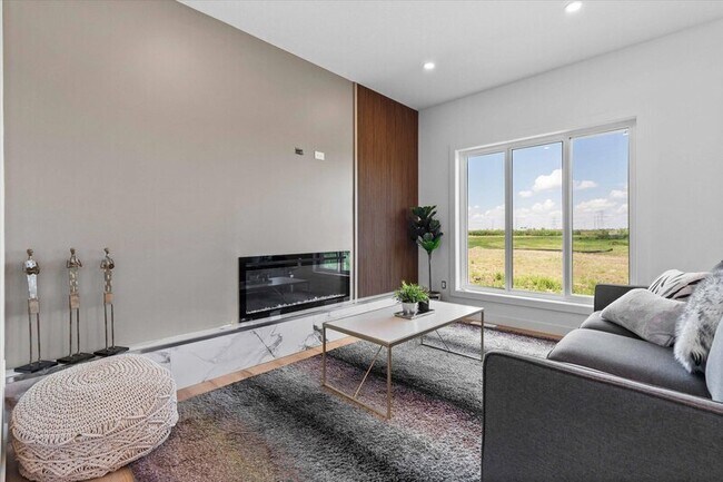 Photo du bâtiment - 1812 155 Ave NW