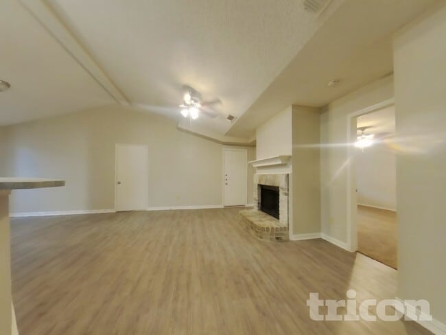 Building Photo - 420 Deauville Dr