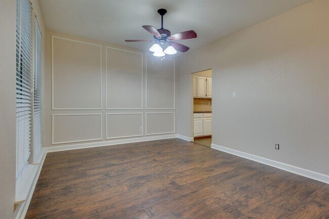 Building Photo - 2214 Wren Ln