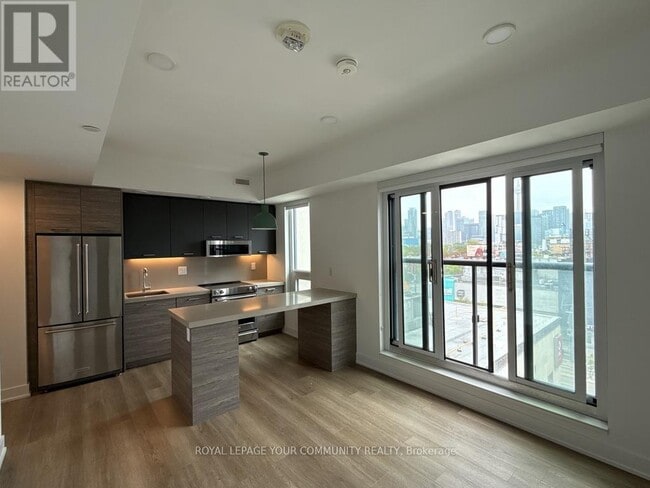 Building Photo - 484 Spadina Ave.