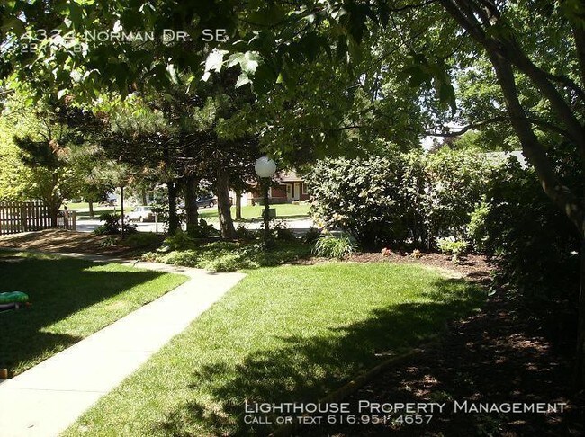 Building Photo - Two Bedroom Condo in Southeast Grand Rapids