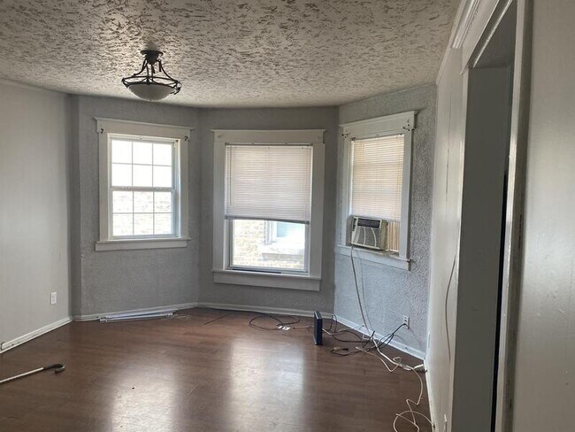 Foto del edificio - 4717 Baring Ave