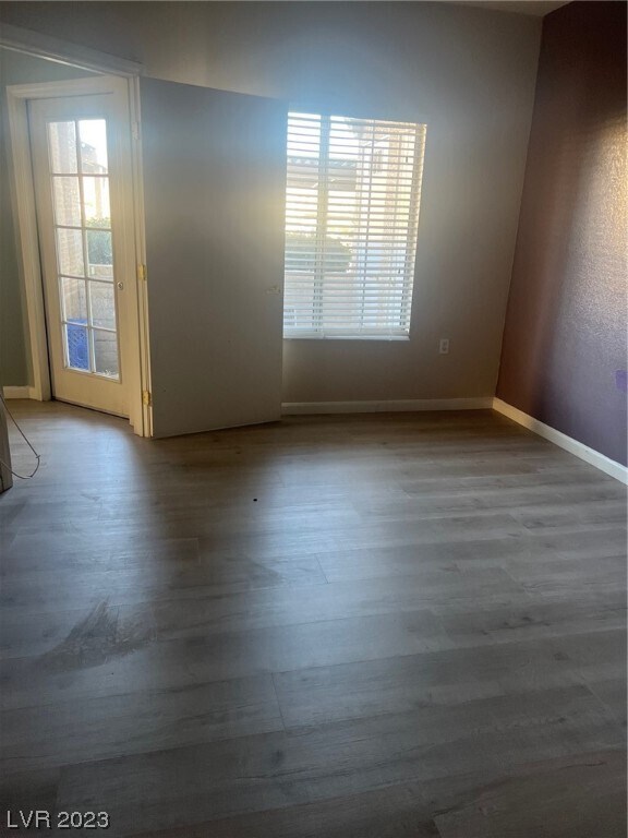 Building Photo - 3400 Cabana Dr