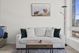 Building Photo - 501 N Perth St