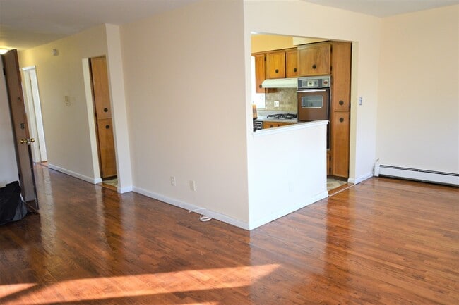 Building Photo - 42-65 65th Pl